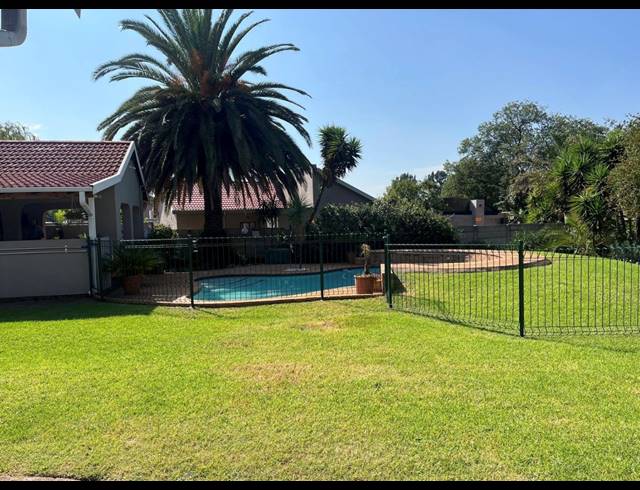3 BEDROOM FREEHOLD FOR SALE IN BRACKENHURST